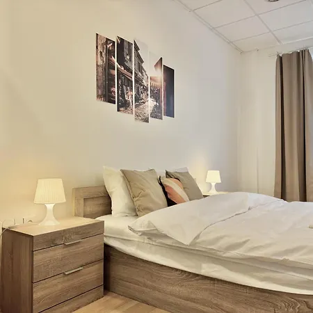 Centre 2bdr For 4 Guests Next To Theater Tear And Laughter Lejlighed Sofia