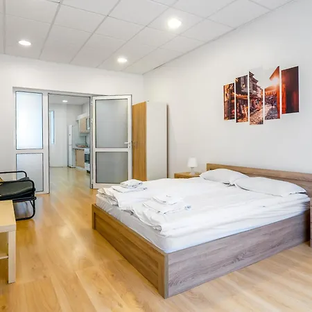 Apartman Centre 2bdr For 4 Guests Next To Theater Tear And Laughter