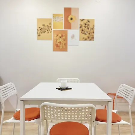 Centre 2bdr For 4 Guests Next To Theater Tear And Laughter Apartman Szófia