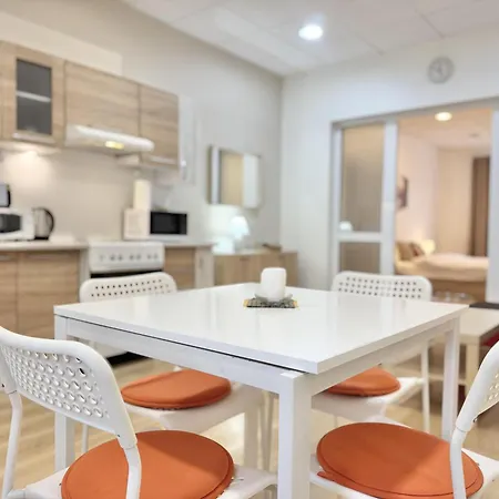 Centre 2bdr For 4 Guests Next To Theater Tear And Laughter Apartman Szófia