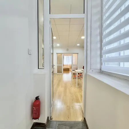 Centre 2bdr For 4 Guests Next To Theater Tear And Laughter Szófia