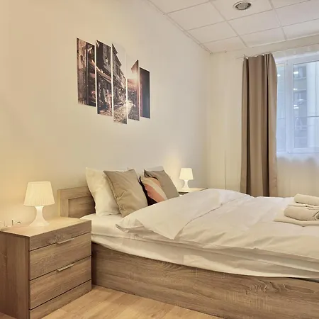 Centre 2bdr For 4 Guests Next To Theater Tear And Laughter דירה *