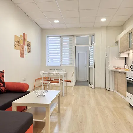 Centre 2bdr For 4 Guests Next To Theater Tear And Laughter Apartman *