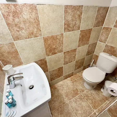 Centre 2bdr For 4 Guests Next To Theater Tear And Laughter * Szófia