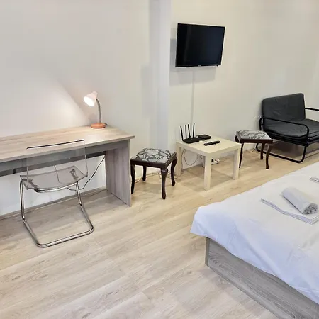 Centre 2bdr For 4 Guests Next To Theater Tear And Laughter Apartman Szófia