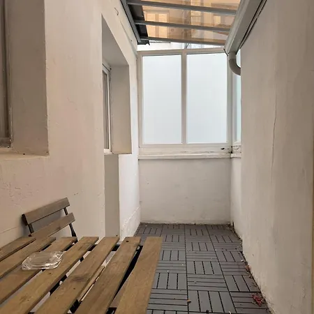 Centre 2bdr For 4 Guests Next To Theater Tear And Laughter