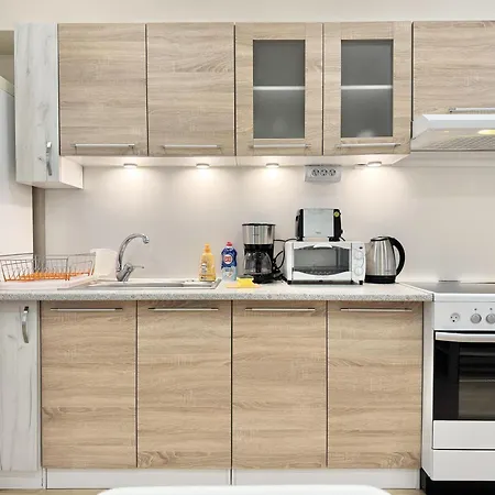 Apartman Centre 2bdr For 4 Guests Next To Theater Tear And Laughter