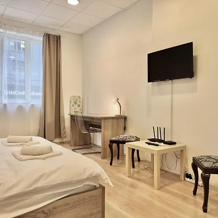 Centre 2bdr For 4 Guests Next To Theater Tear And Laughter Apartman Szófia