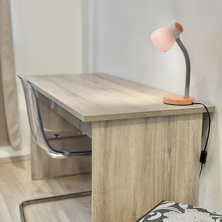 Centre 2bdr For 4 Guests Next To Theater Tear And Laughter Apartman