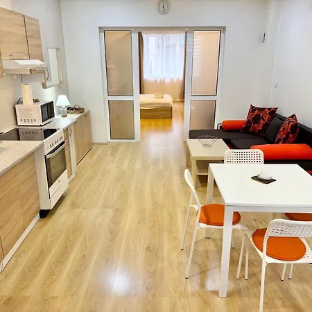 Centre 2bdr For 4 Guests Next To Theater Tear And Laughter * Szófia