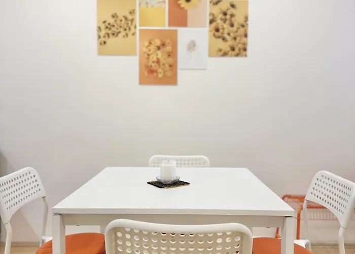 Centre 2bdr For 4 Guests Next To Theater Tear And Laughter Daire Sofya