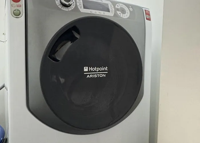 Centre 2bdr For 4 Guests Next To Theater Tear And Laughter *