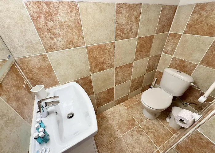 Centre 2bdr For 4 Guests Next To Theater Tear And Laughter * Sofya