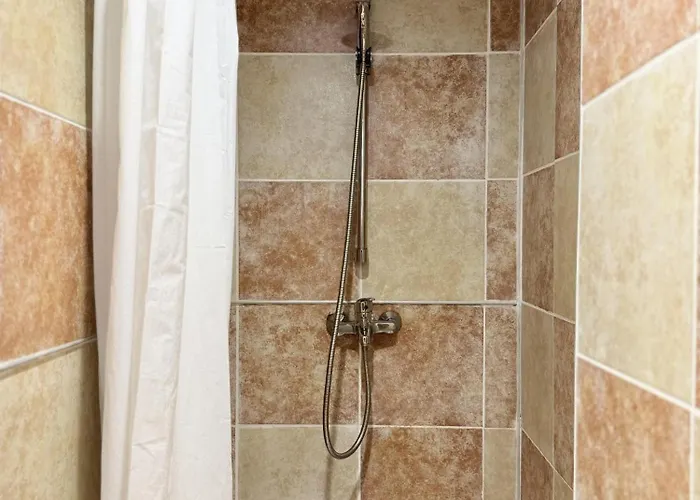 Centre 2bdr For 4 Guests Next To Theater Tear And Laughter