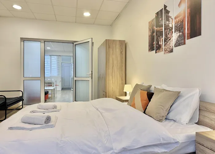 Centre 2bdr For 4 Guests Next To Theater Tear And Laughter Apartmán *