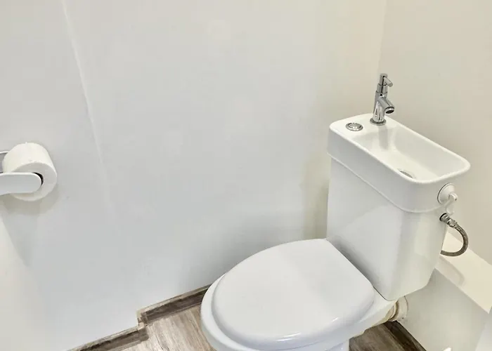 Daire Centre 2bdr For 4 Guests Next To Theater Tear And Laughter Sofya