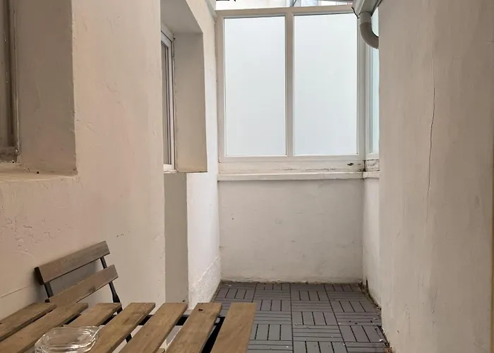 Centre 2bdr For 4 Guests Next To Theater Tear And Laughter