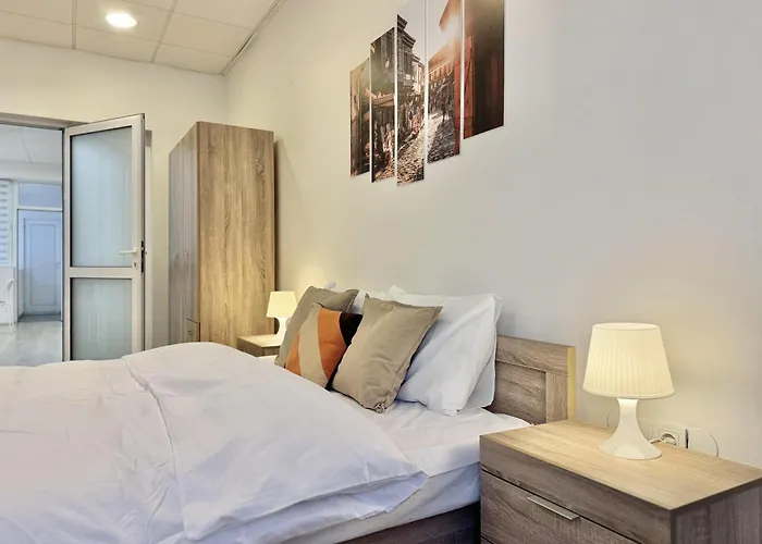 Daire Centre 2bdr For 4 Guests Next To Theater Tear And Laughter