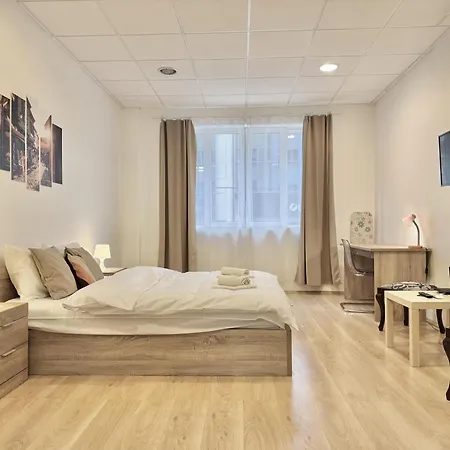Centre 2bdr For 4 Guests Next To Theater Tear And Laughter * Szófia