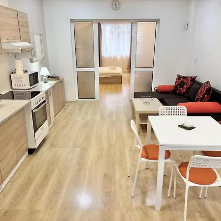 Centre 2bdr For 4 Guests Next To Theater Tear And Laughter