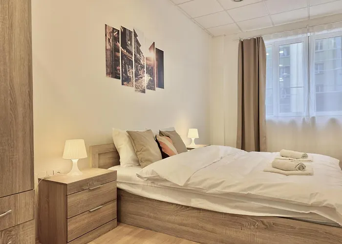 Centre 2bdr For 4 Guests Next To Theater Tear And Laughter Lägenhet *